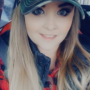 Meet your Posher, Alyssa